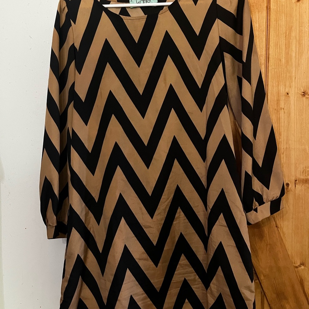 Karlie Chevron Long Sleeve Dress - Black and Tan